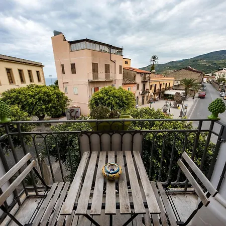 The Palace And 4*
